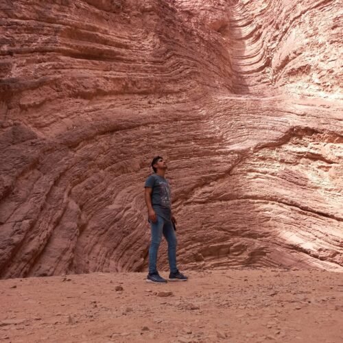Turista en Garganta del Diablo de Cafayate.