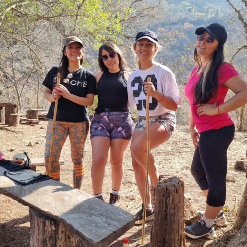 Grupo de viajeros en las termas naturales
