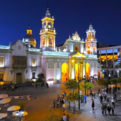 Catedral de Salta iluminada